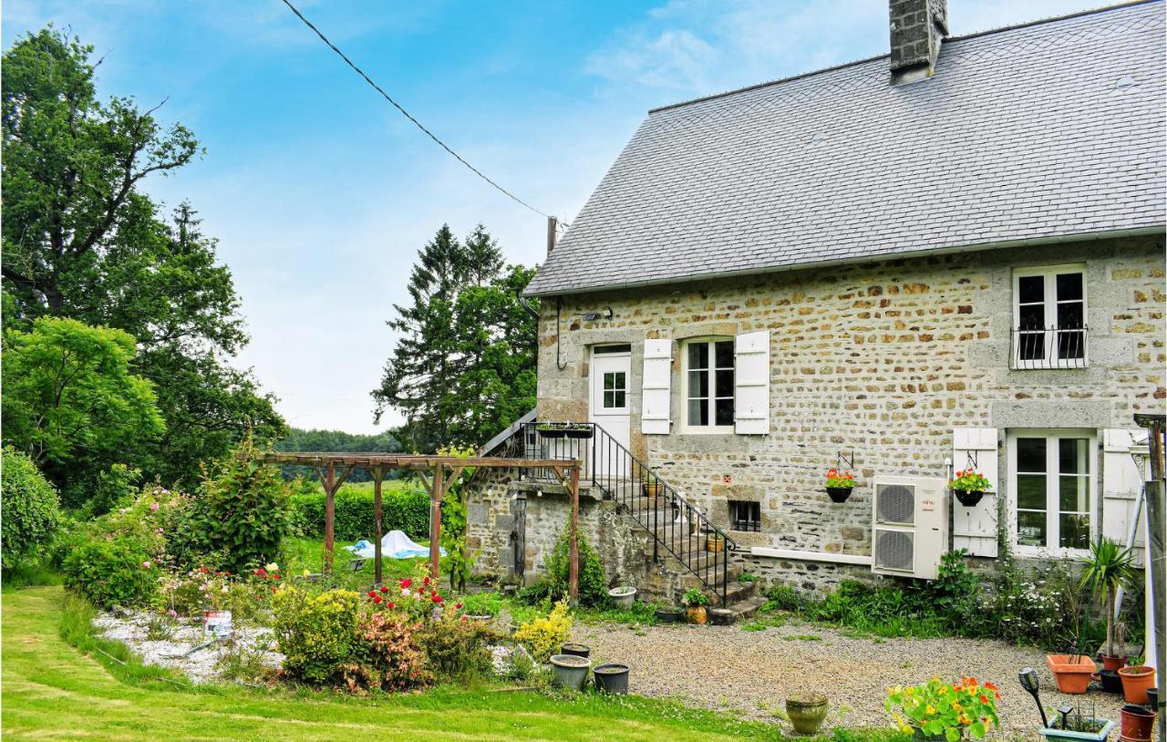 Awesome Home In Saint-Sever-Calvados With Kitchen Екстериор снимка