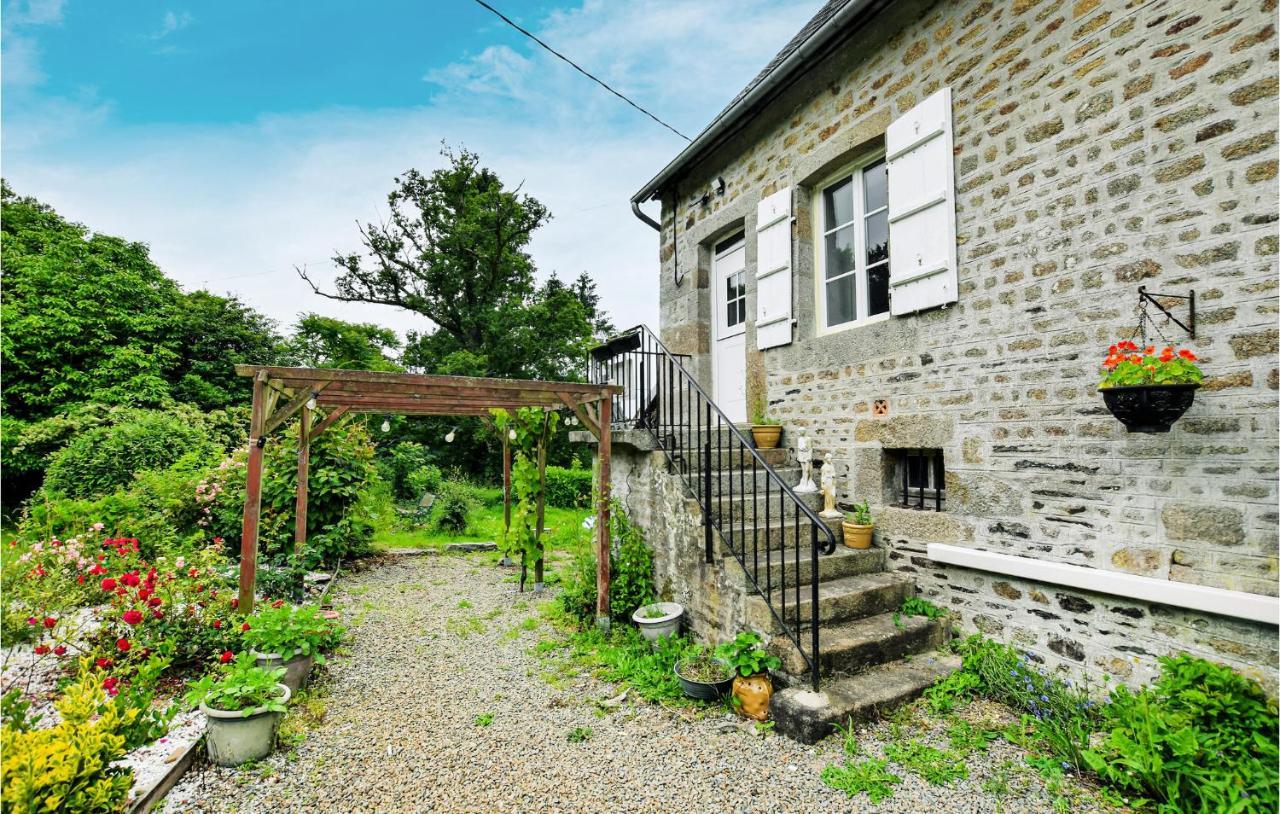 Awesome Home In Saint-Sever-Calvados With Kitchen Екстериор снимка