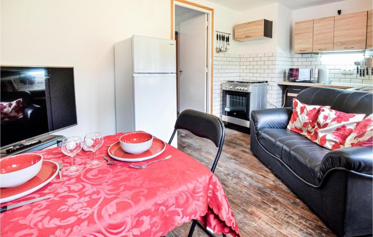 Awesome Home In Saint-Sever-Calvados With Kitchen Екстериор снимка