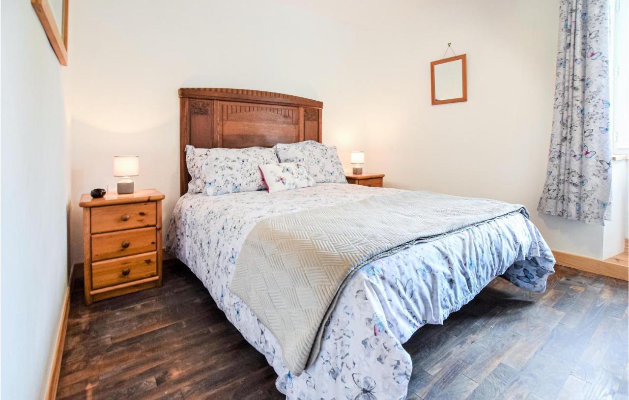 Awesome Home In Saint-Sever-Calvados With Kitchen Екстериор снимка