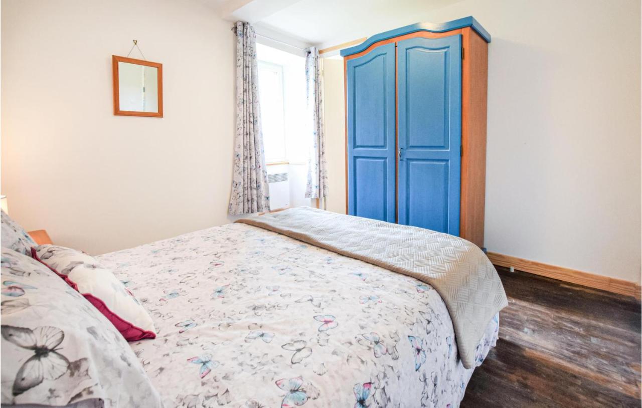Awesome Home In Saint-Sever-Calvados With Kitchen Екстериор снимка